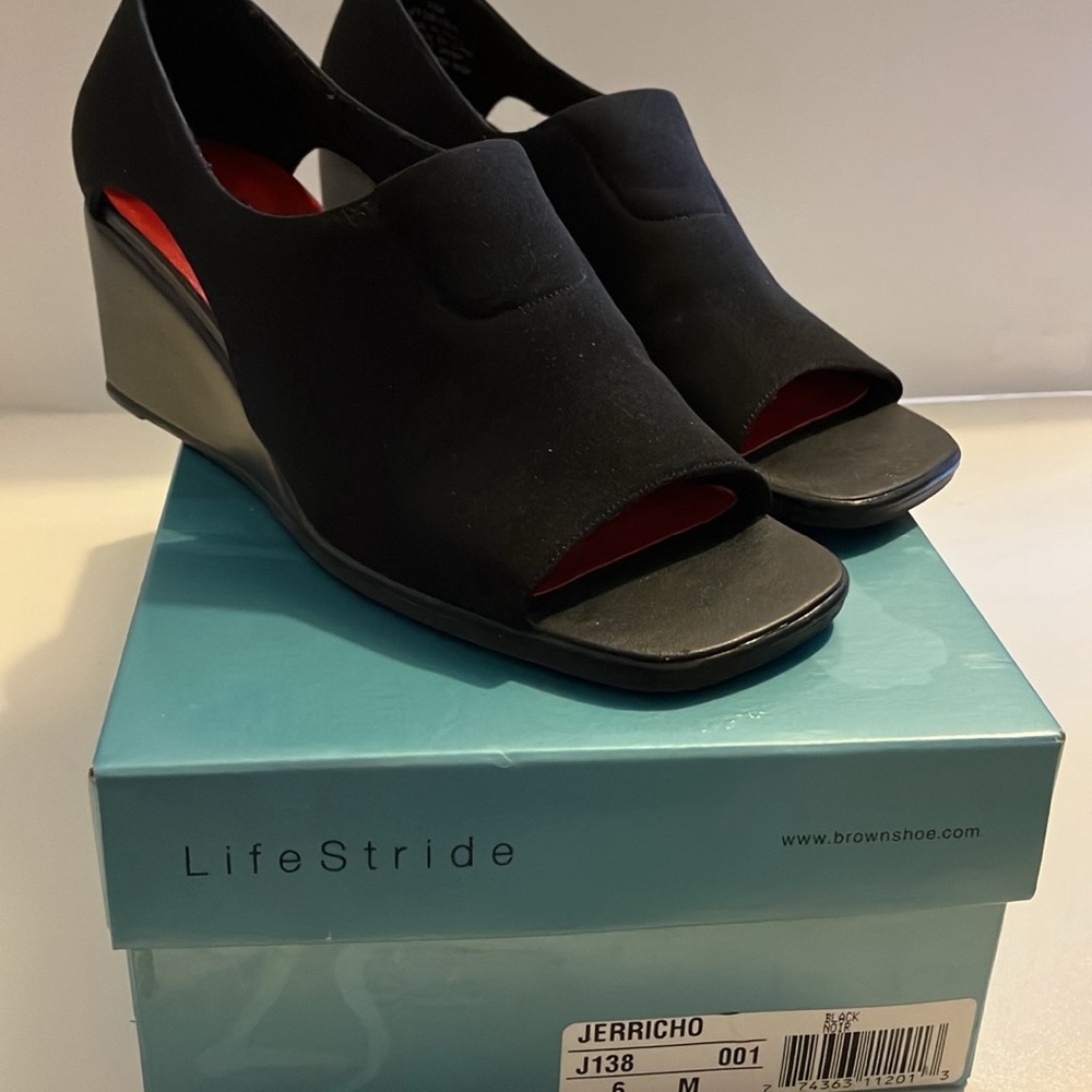 Life Stride Ladies Shoes, Size 6M